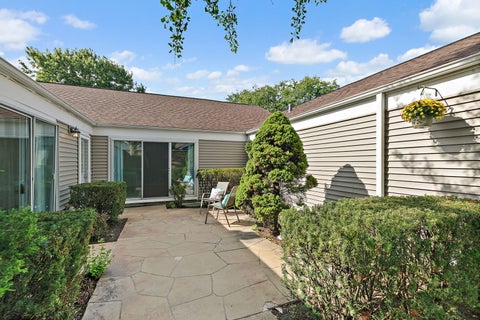 Tiny photo for 954 Dartmouth Drive, Wheaton, IL 60189 (MLS # 12743603)