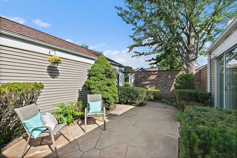 Tiny photo for 954 Dartmouth Drive, Wheaton, IL 60189 (MLS # 12743603)
