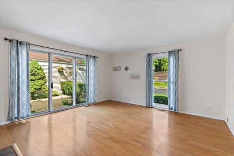 Tiny photo for 954 Dartmouth Drive, Wheaton, IL 60189 (MLS # 12743603)