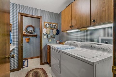 Tiny photo for 44 Glenbrook Court, Fisher, IL 61843 (MLS # 12595922)