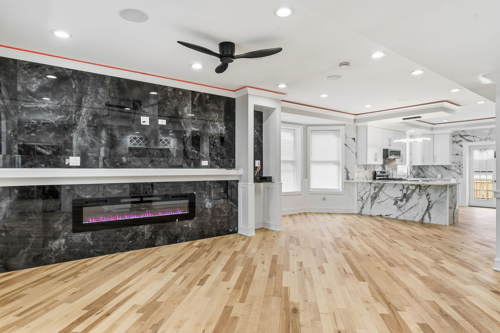 9410 S Champlain Avenue