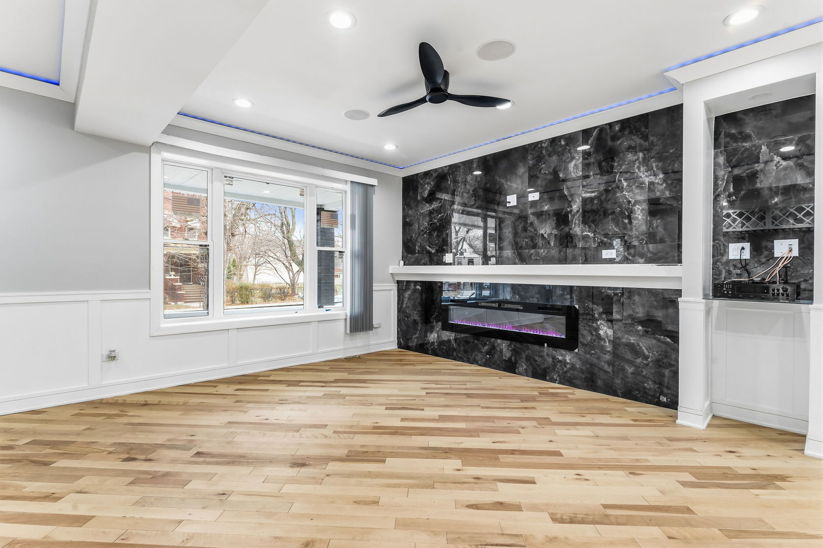 9410 S Champlain Avenue