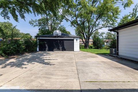 Tiny photo for 20 Maricopa Lane, Hoffman Estates, IL 60169 (MLS # 12759876)