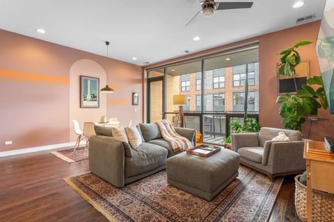 Tiny photo for 2495 N Milwaukee Avenue #4N, Chicago, IL 60647 (MLS # 12631547)