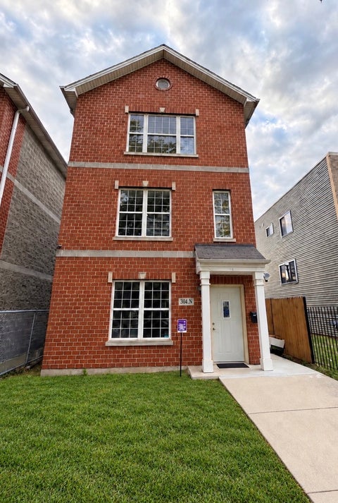 Photo of 304 N Parkside Avenue, Chicago, IL 60644 (MLS # 12787239)