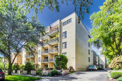 Tiny photo for 221 N KENILWORTH Avenue #105, Oak Park, IL 60302 (MLS # 12464726)