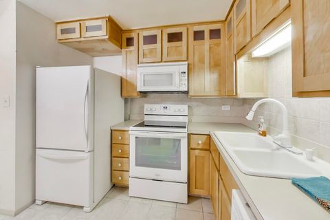 Tiny photo for 221 N KENILWORTH Avenue #105, Oak Park, IL 60302 (MLS # 12464726)