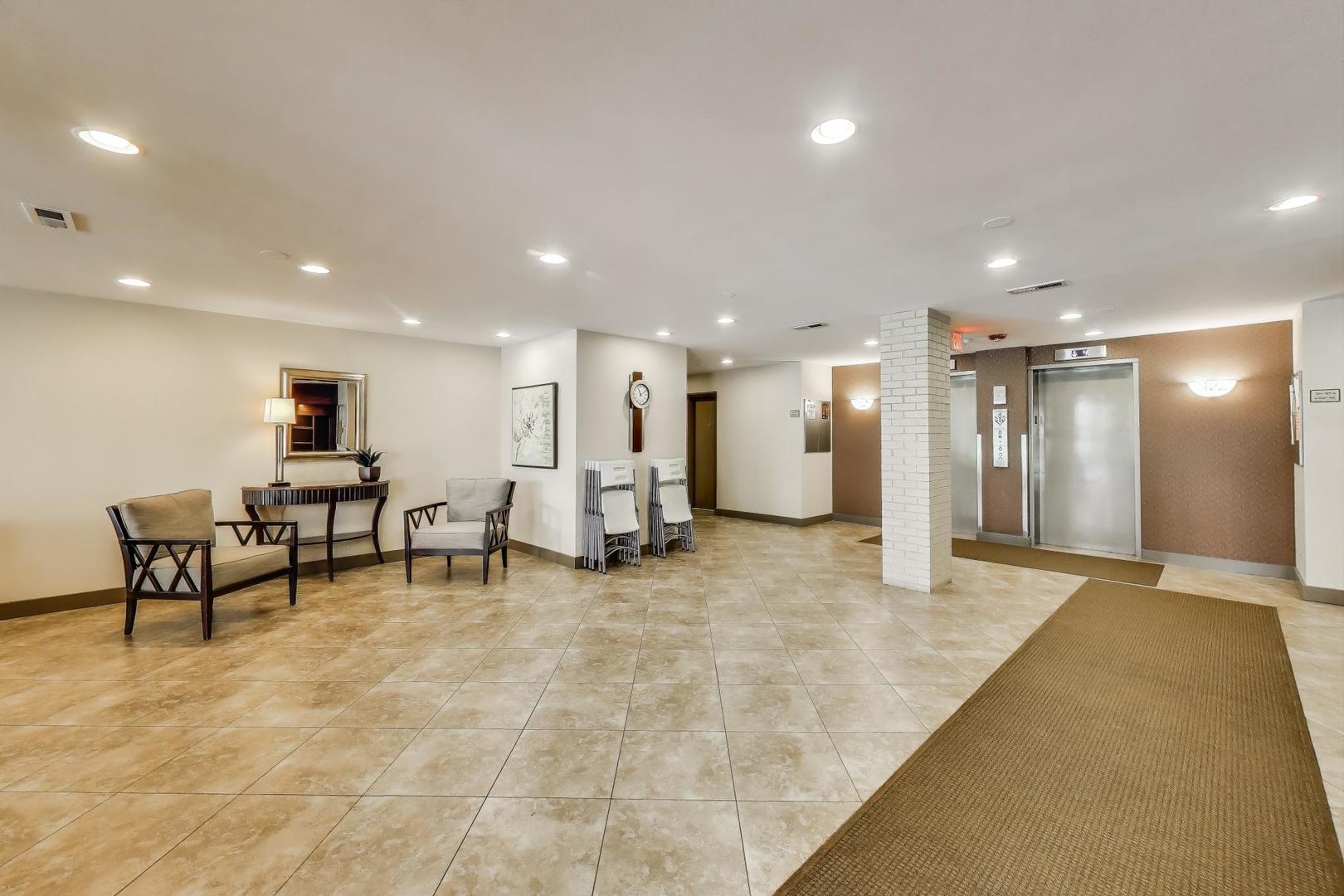 221 N KENILWORTH Avenue 105