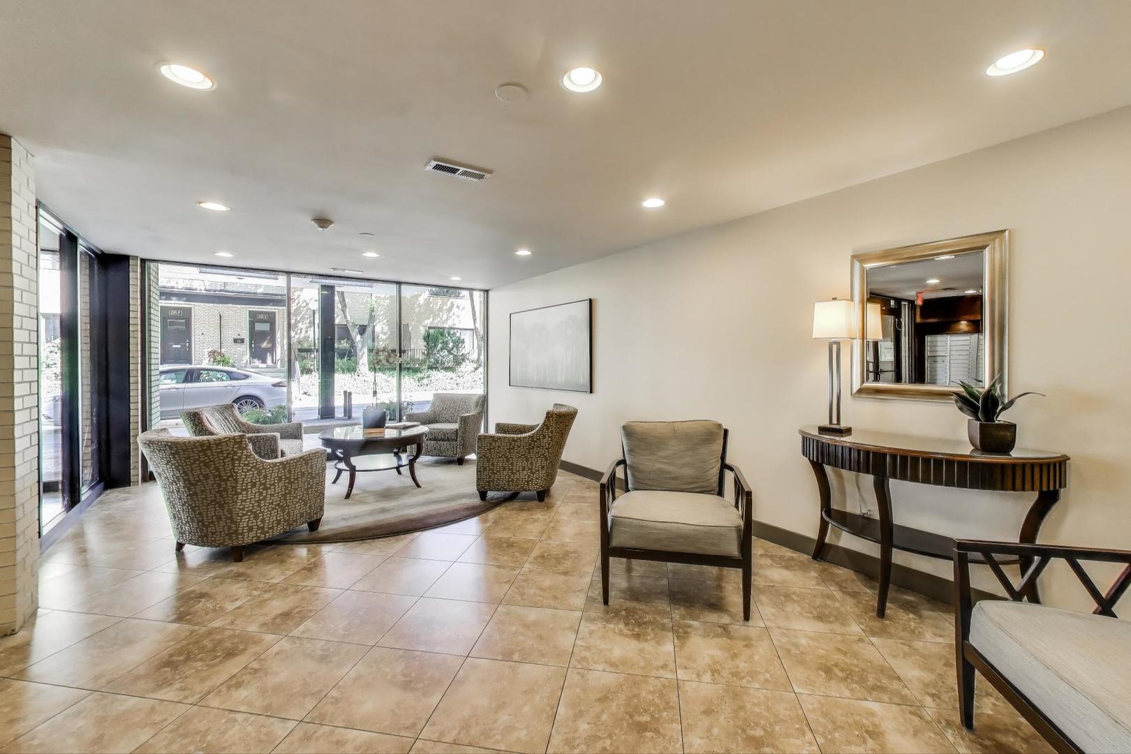 221 N KENILWORTH Avenue 105