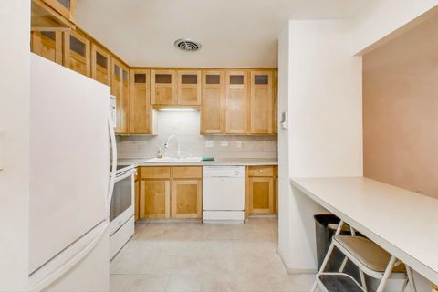 Tiny photo for 221 N KENILWORTH Avenue #105, Oak Park, IL 60302 (MLS # 12464726)