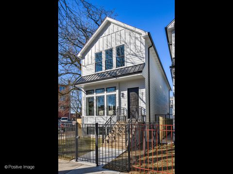 1727 W Barry Avenue Chicago IL 60657