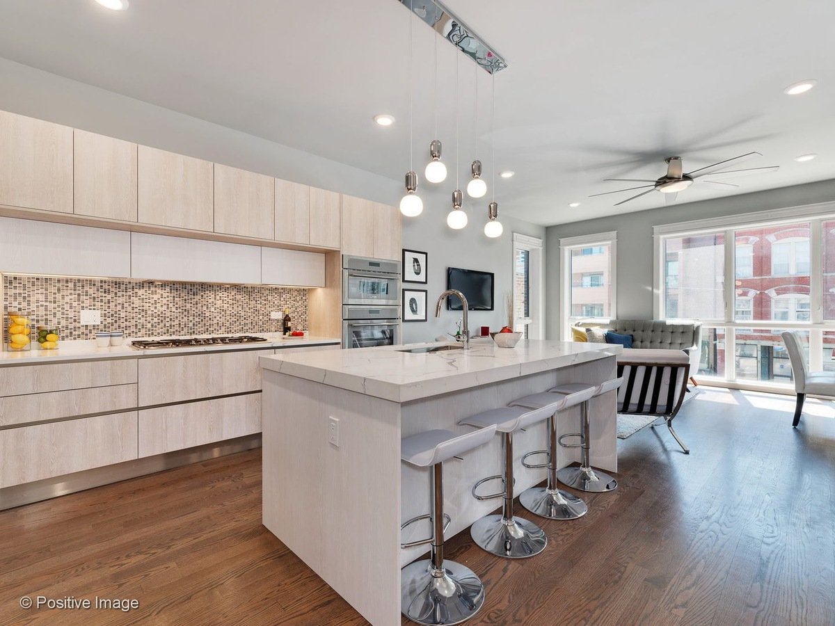 1428 W Grand Avenue 2