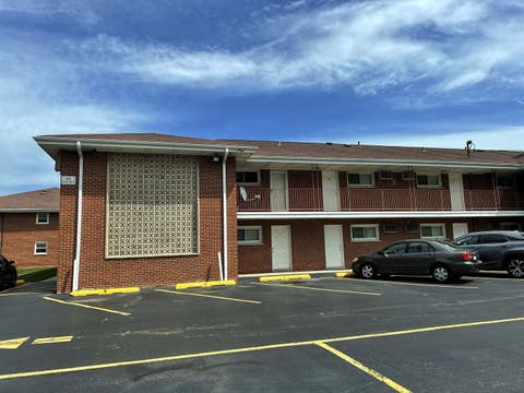 Photo of 165 Dover Drive #18, Des Plaines, IL 60018 (MLS # 12740041)