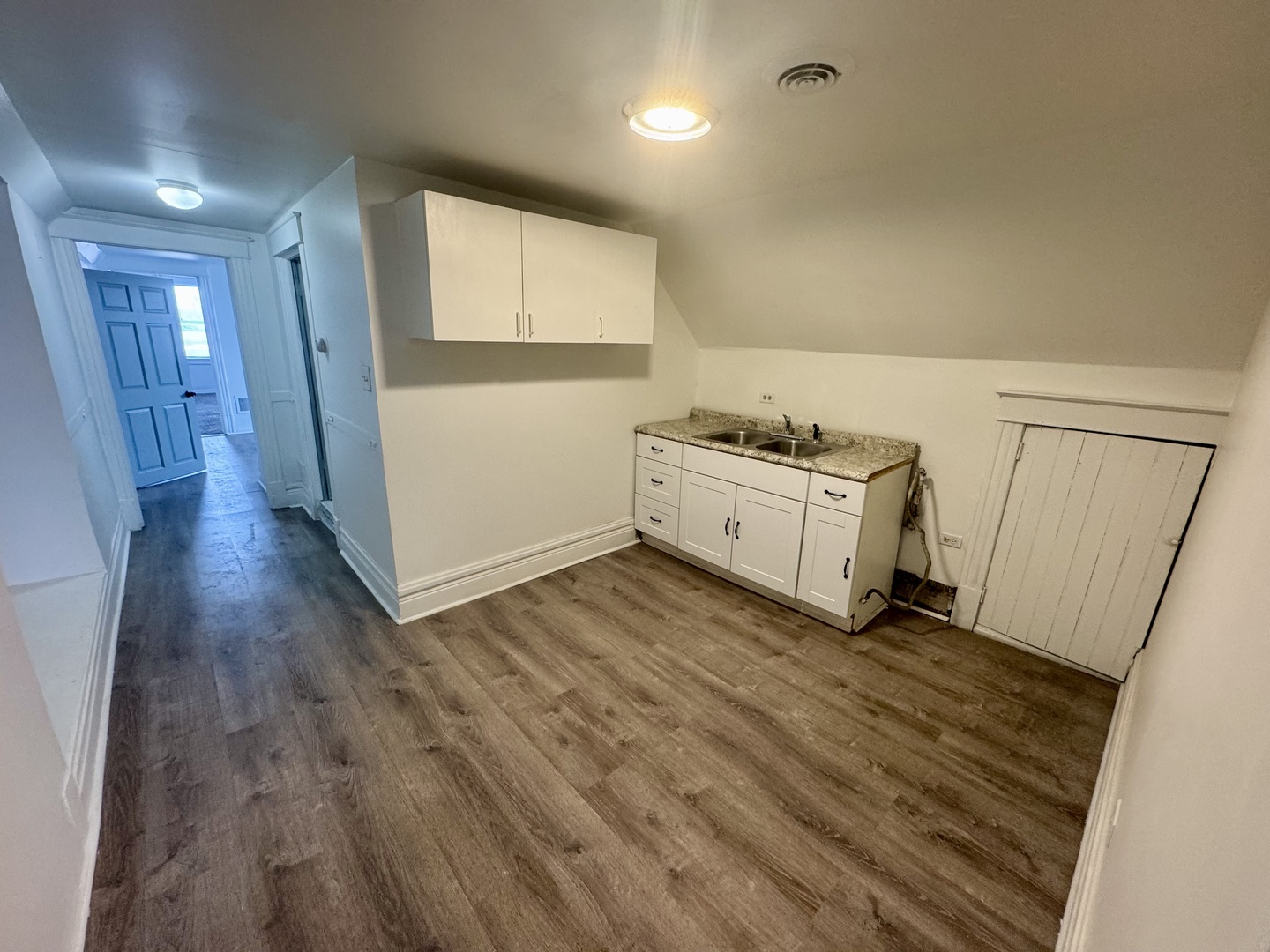 10550 S Ewing Avenue