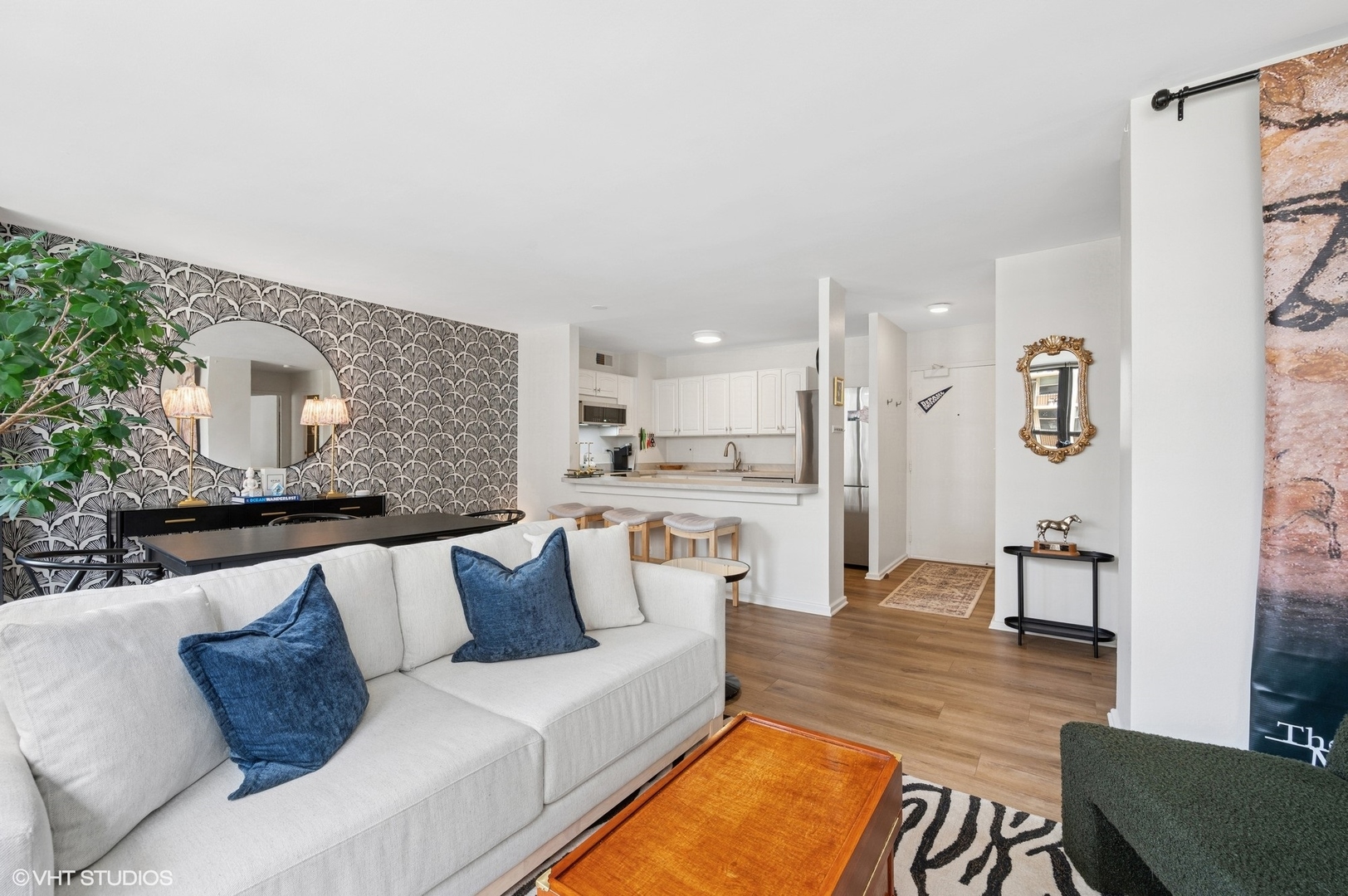 33 E Cedar Street 8G