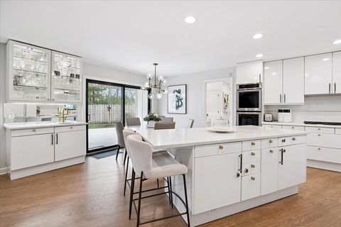 Tiny photo for 515 Turicum Road, Lake Forest, IL 60045 (MLS # 12630434)