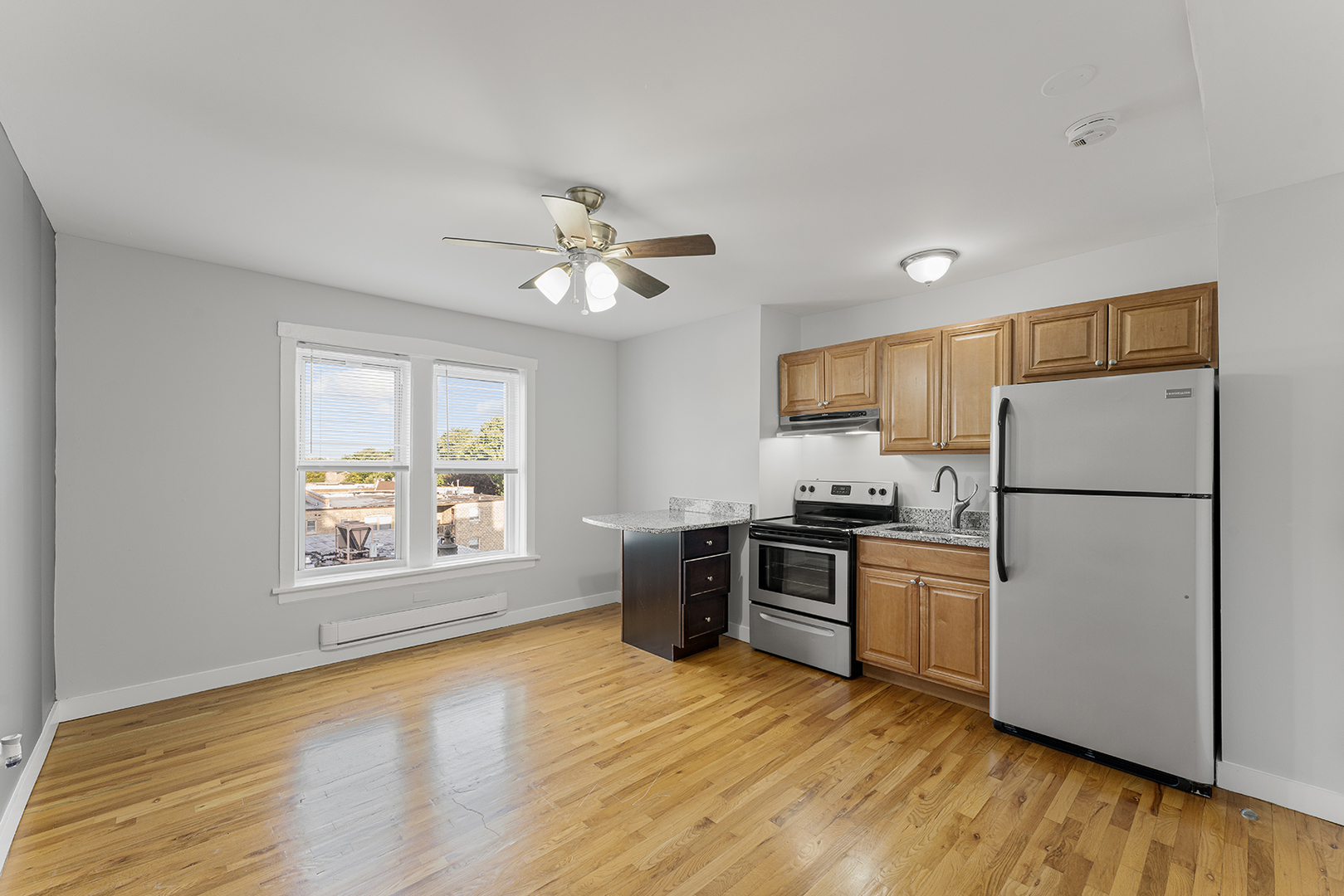 7450 N Greenview Avenue 76