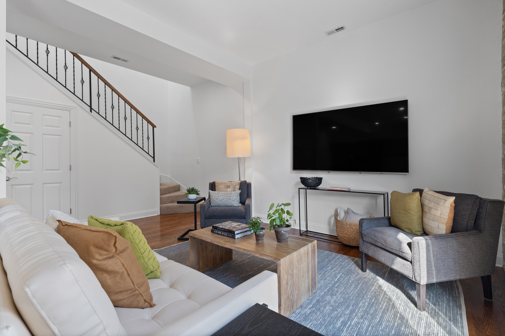 1315 N Bosworth Avenue 7