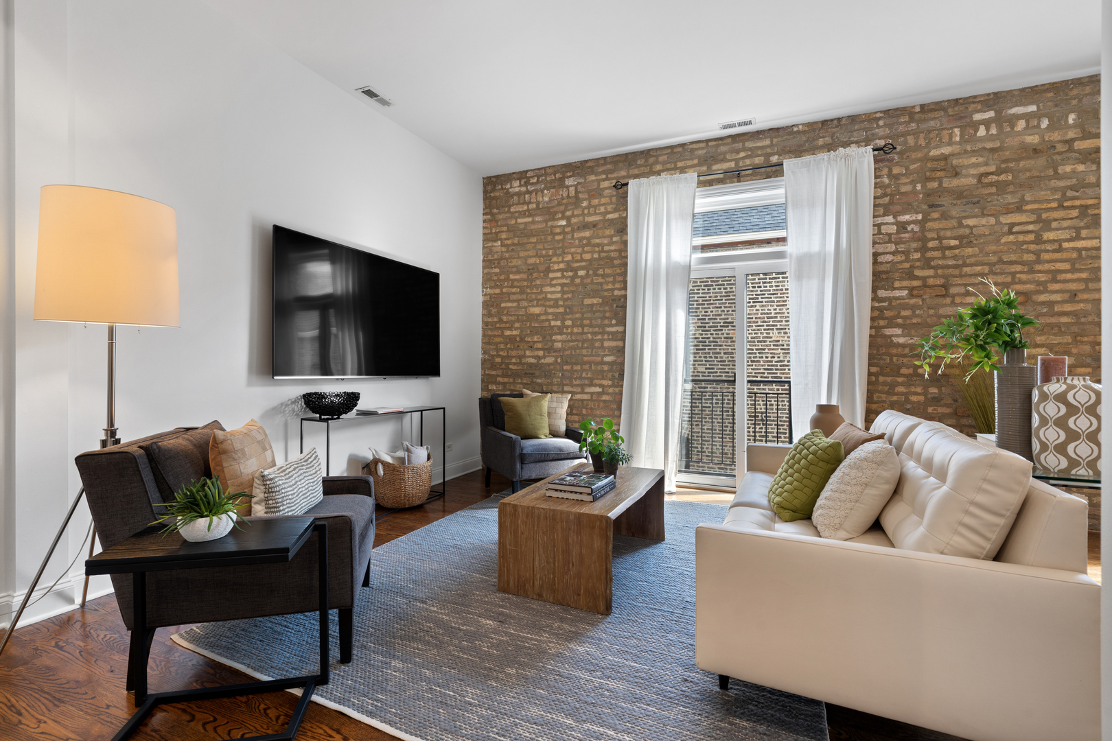 1315 N Bosworth Avenue 7