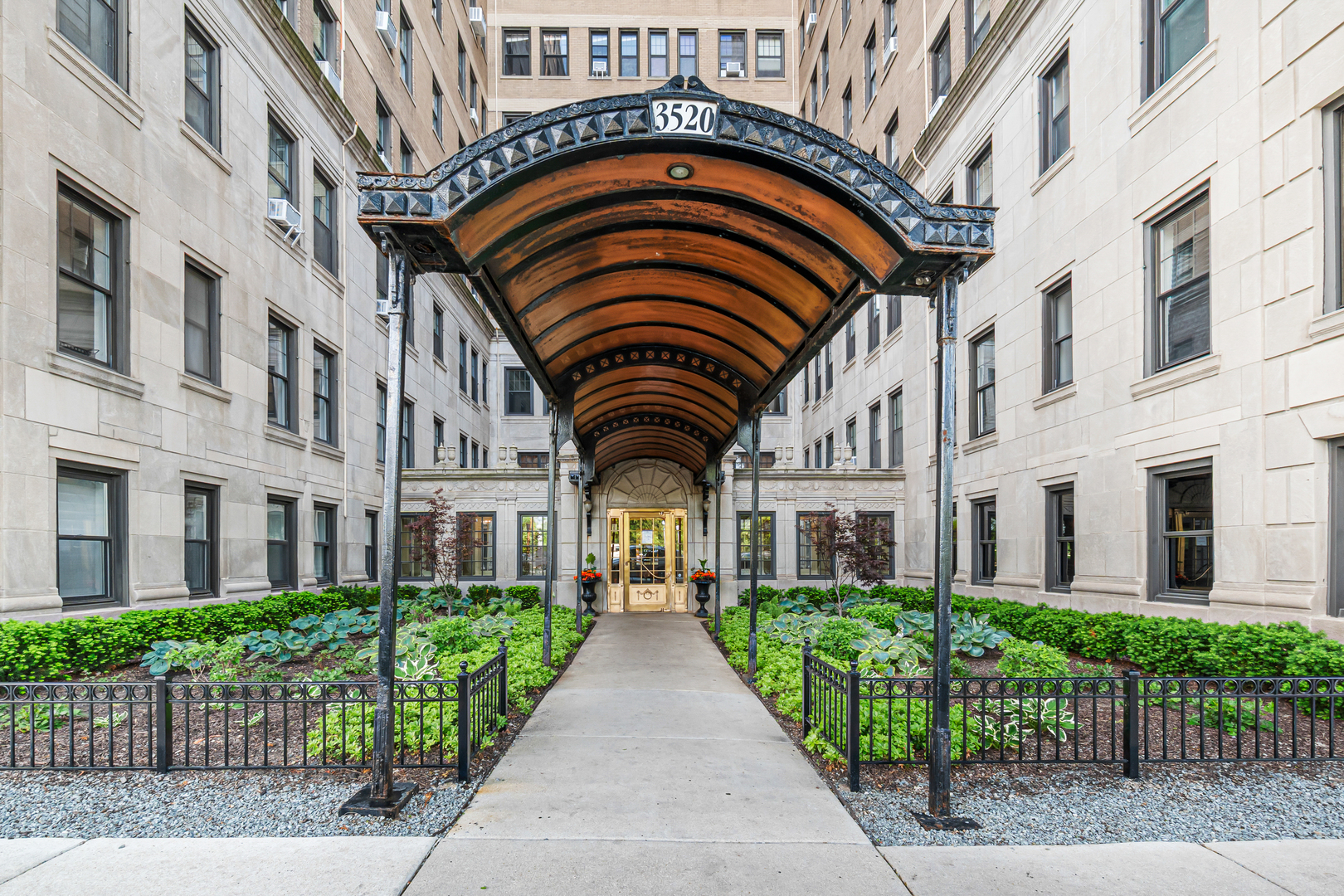 3520 N Lake Shore Drive 4P