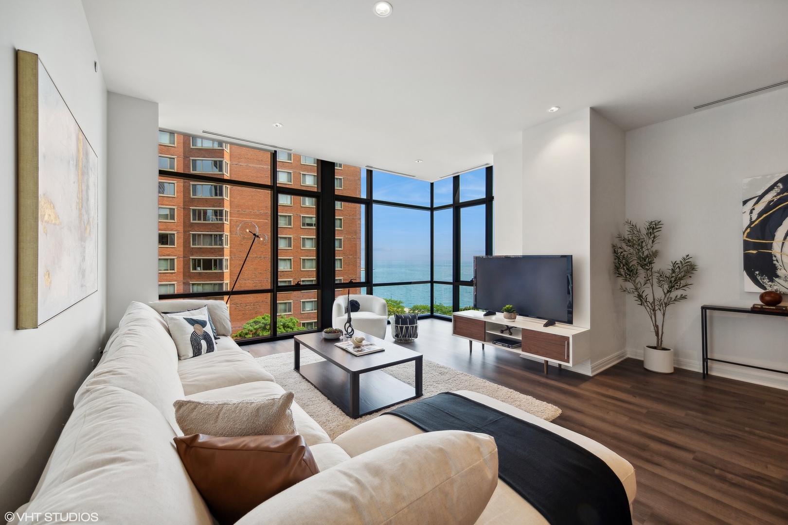 61 E Banks Street 802