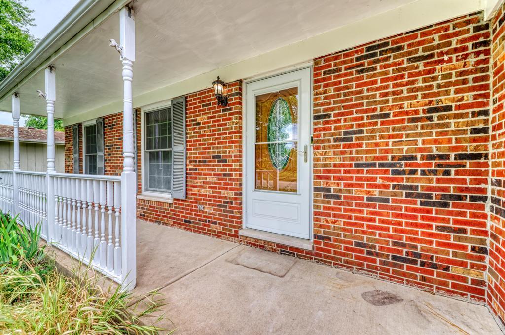 1102 Country Drive