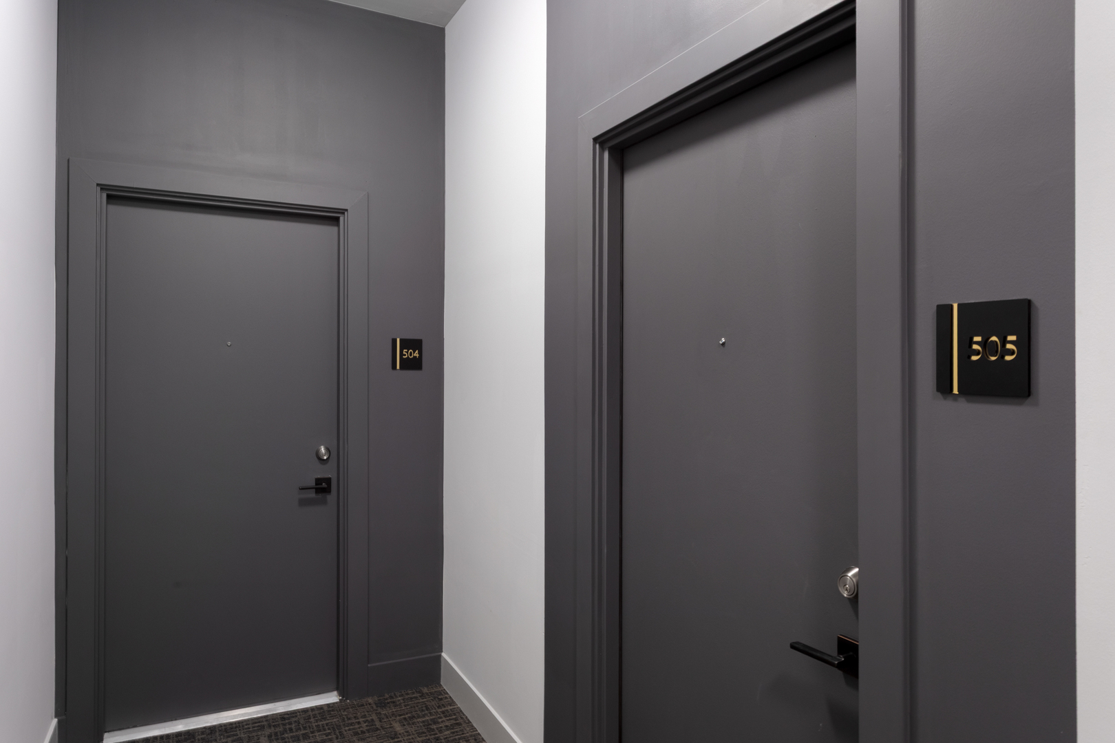 2505 W Farragut Avenue 402