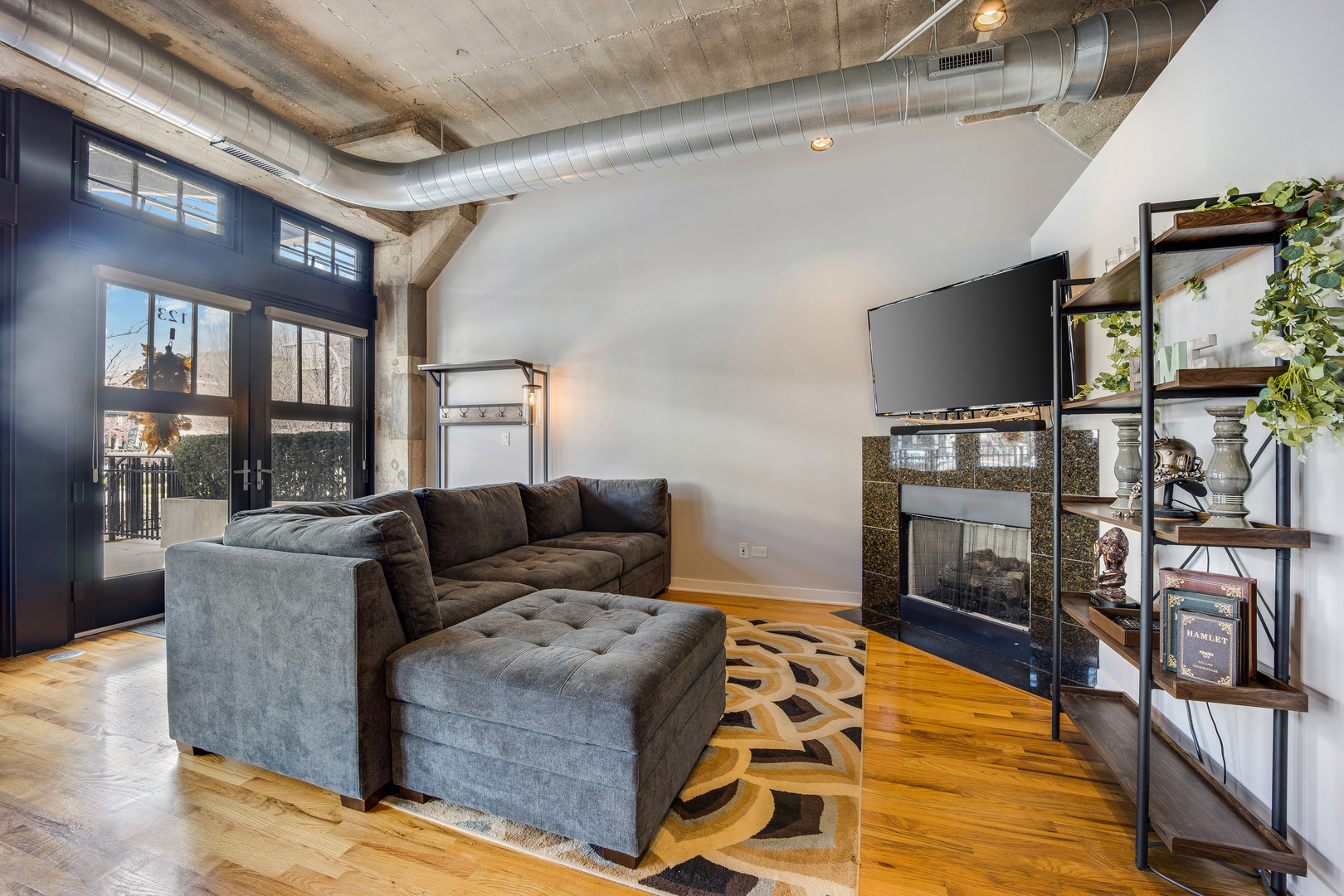 1111 W 15th Street 123