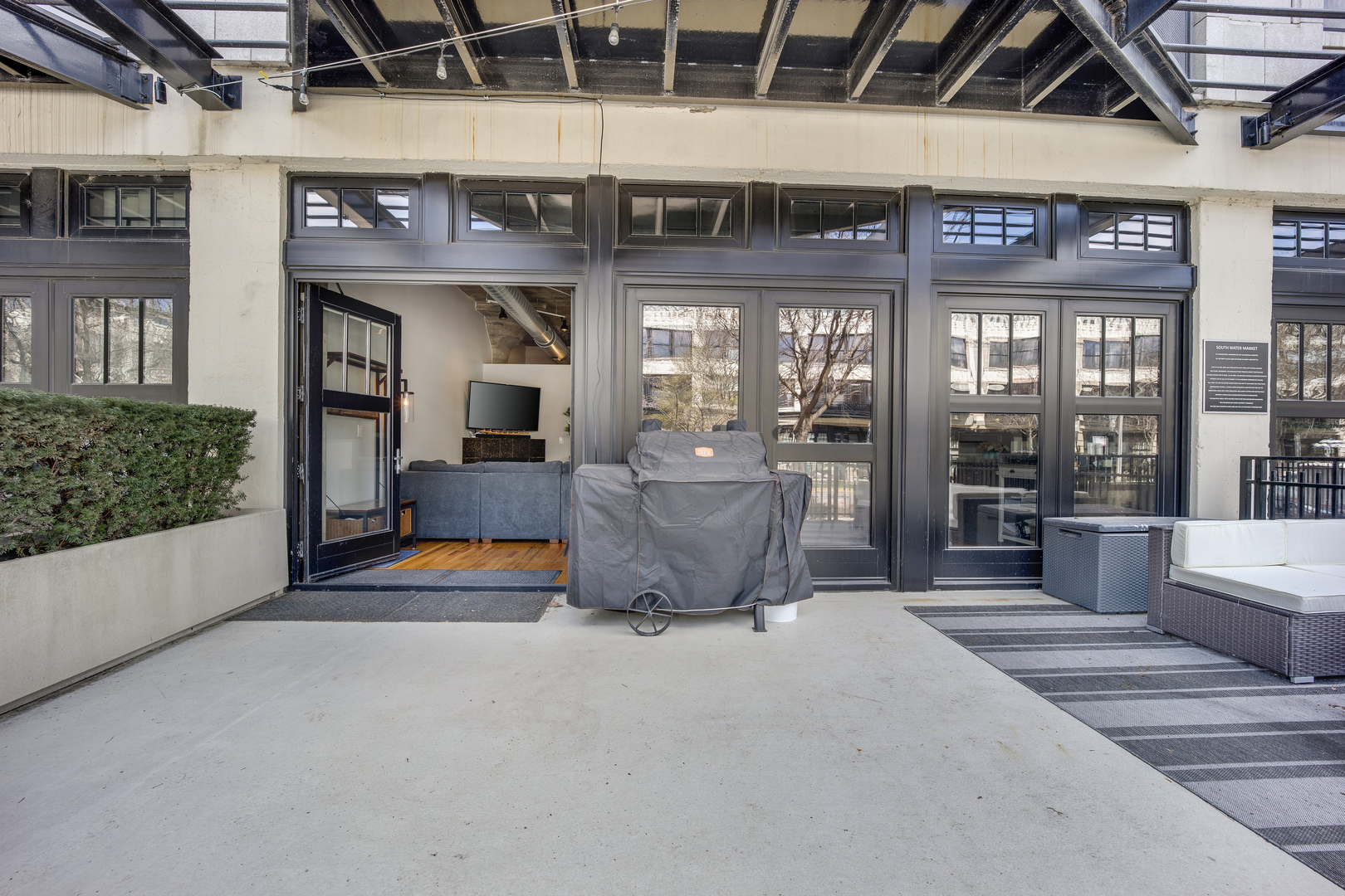 1111 W 15th Street 123