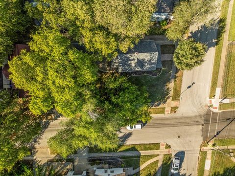 Tiny photo for 1219 Koch Street, Bloomington, IL 61701 (MLS # 12494403)