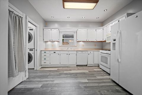 Tiny photo for 1219 Koch Street, Bloomington, IL 61701 (MLS # 12494403)