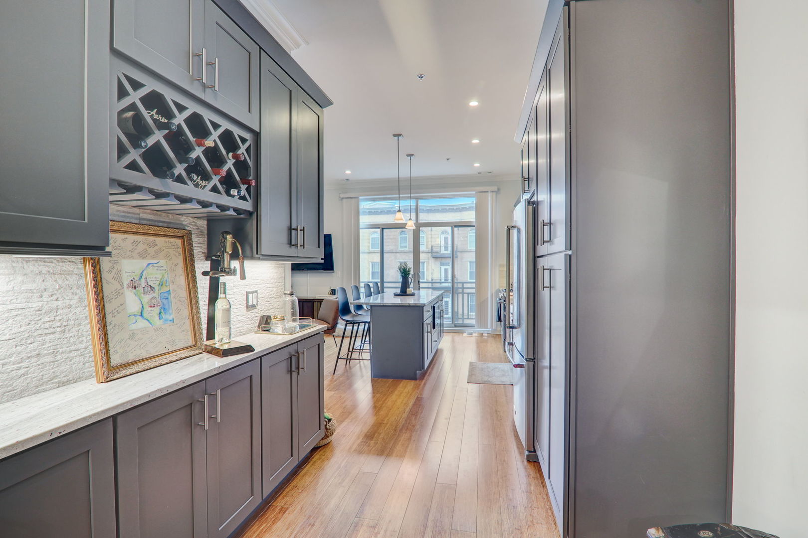 33 S Ashland Avenue 211