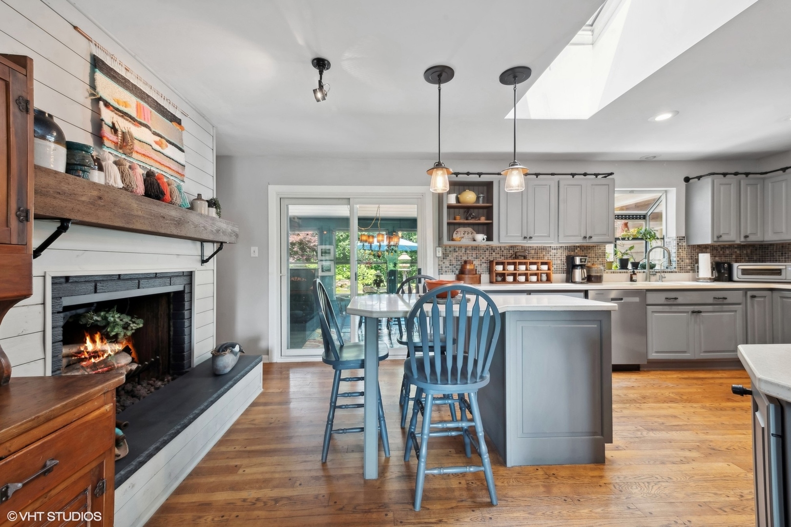 121 N Old Mchenry Road