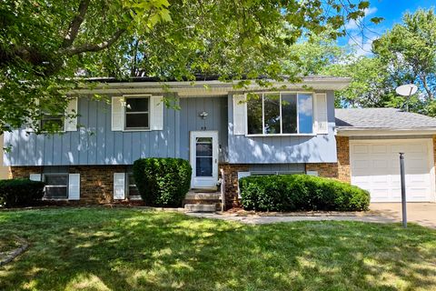 Photo of 1810 Jacobssen Drive, Normal, IL 61761 (MLS # 12478779) Photo of 1810 Jacobssen Drive, Normal, IL 61761 (MLS # 12478779)