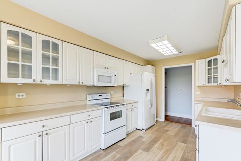 Tiny photo for 701 Lake Hinsdale Drive #412, Willowbrook, IL 60527 (MLS # 12676991)