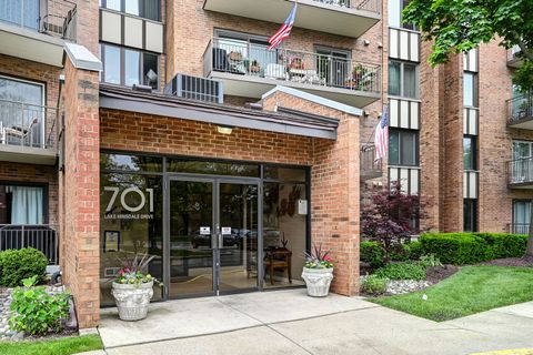 Photo of 701 Lake Hinsdale Drive #412, Willowbrook, IL 60527 (MLS # 12676991)