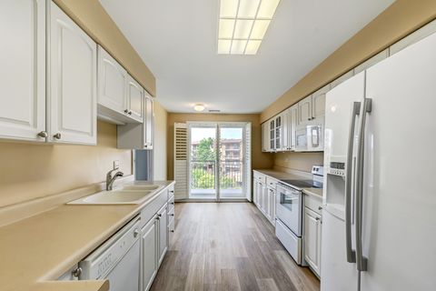 Tiny photo for 701 Lake Hinsdale Drive #412, Willowbrook, IL 60527 (MLS # 12676991)