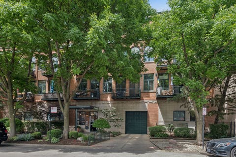 Photo of 920 W Sheridan Road #308, Chicago, IL 60613 (MLS # 12659998)