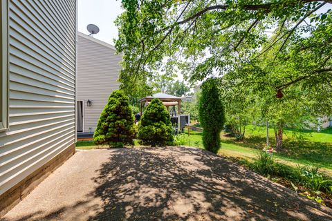 Tiny photo for 5190 Chambers Drive, Hoffman Estates, IL 60010 (MLS # 12535460)