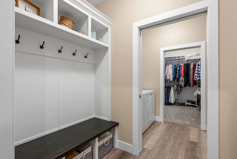 Tiny photo for 1311 Heights Court, Bettendorf, IA 52722 (MLS # 12604802)