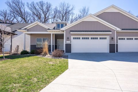 Photo of 1311 Heights Court, Bettendorf, IA 52722 (MLS # 12604802)