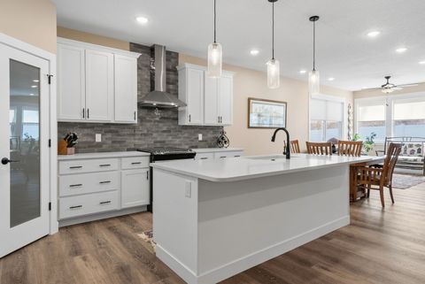 Tiny photo for 1311 Heights Court, Bettendorf, IA 52722 (MLS # 12604802)