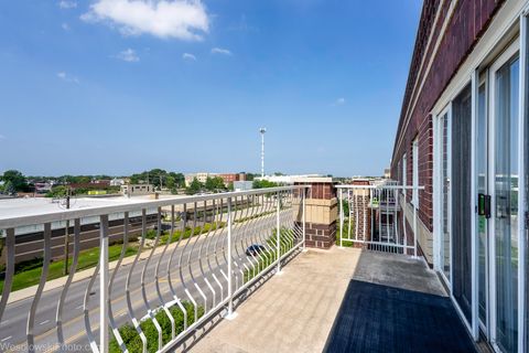 Tiny photo for 7091 W Touhy Avenue #505, Niles, IL 60714 (MLS # 12422600)