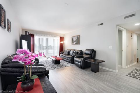 Tiny photo for 7091 W Touhy Avenue #505, Niles, IL 60714 (MLS # 12422600)