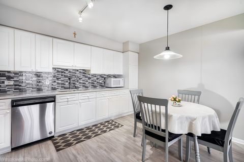 Tiny photo for 7091 W Touhy Avenue #505, Niles, IL 60714 (MLS # 12422600)