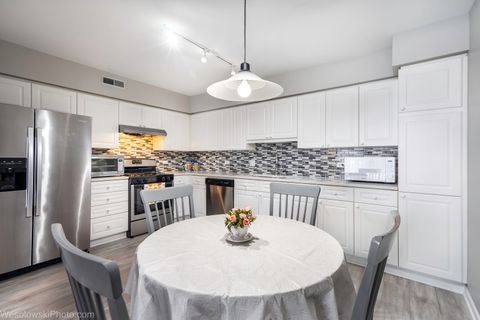 Tiny photo for 7091 W Touhy Avenue #505, Niles, IL 60714 (MLS # 12422600)