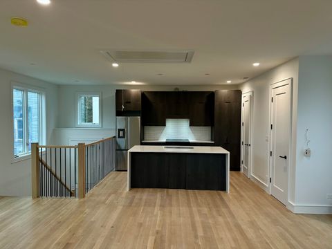 4243 N Damen Avenue CH Chicago IL 60618