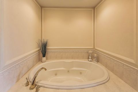 Tiny photo for 17602 W Knollwood Court, Grayslake, IL 60030 (MLS # 12484574)