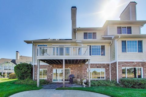 Tiny photo for 17602 W Knollwood Court, Grayslake, IL 60030 (MLS # 12484574)