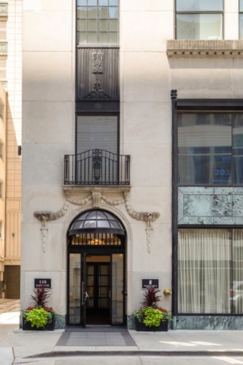 118 E Erie Street 31G Chicago IL 60611